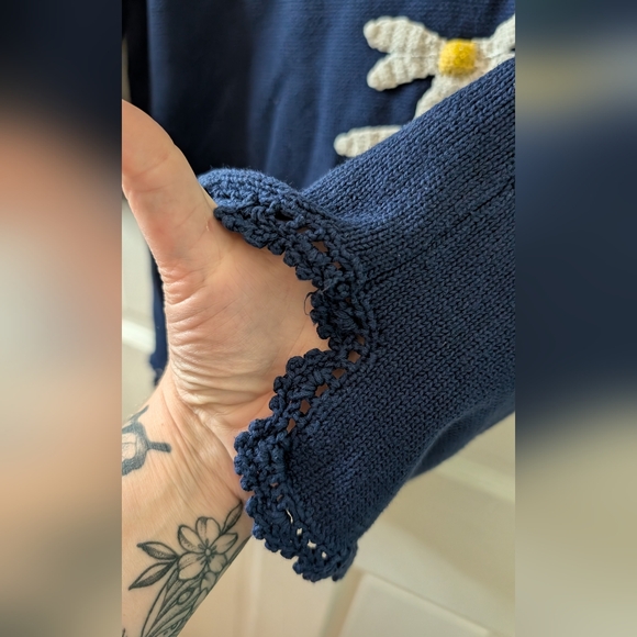 The Quacker Factory Daisy Sweater Womens Size L Blue Knit Floral V Neck - Picture 7 of 10